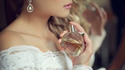 للعرائس.. تعرفي على أفضل العطور المناسبة لكِ في حفل الزفاف