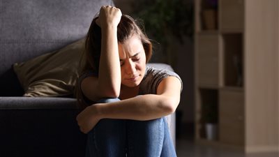 بهذه الطريقة.. حاربي أزمتك النفسية 