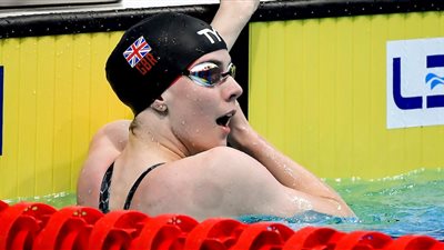 سبّاحة بريطانية تفوز بسباق 100 متر مرتين في ليلة واحدة