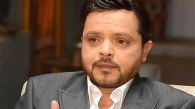 هنيدي متحدثًا عن سمير غانم: «أبو الارتجال»