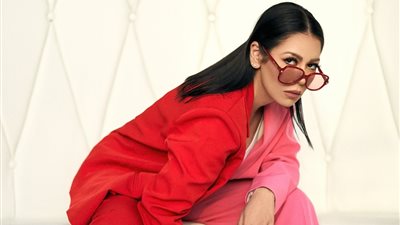 بدلة لقاء الخميسي تخطف الأنظار| صور