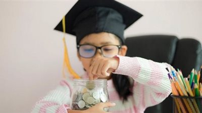 5 نصائح مفيدة تُعلم طفلك استخدام النقود بشكل صحيح 