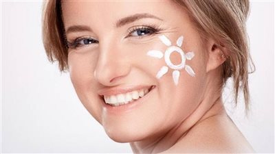 تعرفي على أفضل 7 أنواع من الـ«صن بلوك» للحفاظ على نضارة بشرتك