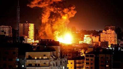 شاهدي..غارات إسرائيلية عنيفة تستهدف مدينة غزة