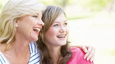 «أصغر مامي».. حرمان من المراهقة.. وأجيال من الأمهات الفاشلة 