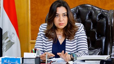 طالبات التعليم الفني بدمياط يتصدين لجشع التجار ويصنعن الزي المدرسي 