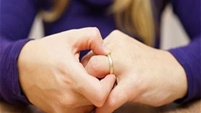 فوزية في دعوى خلع: «بخله فاق الحدود وسايبنا أنا وأولاده جعانين وعريانين»