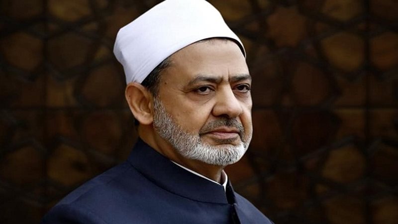 الإمام الأكبر يوجه