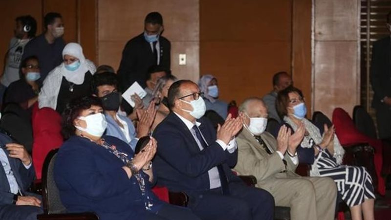 الفنانة الدكتورة