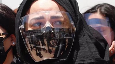 برفقة حسن الرداد.. إيمي سمير غانم تزور قبر والدها.. صور 