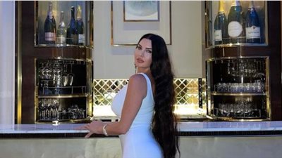 لاميتا فرجينيا تُثير ضجة بإطلالة الكعب العالي وفوق الركبة 