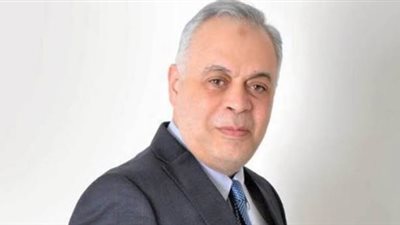 أشرف زكي: «في فنانين بتقعد 5 سنين بدون شغل»| فيديو