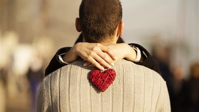 7 علامات تؤكد وقوعك في «الحب».. طيش التصرفات الأبرز 