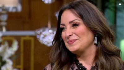 سرق مبلغا ماليا من نرمين الفقي.. الحكم بحبس سائق 3 أشهر