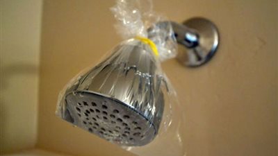 بالصودا والخل.. لماذا يجب تنظيف «رأس الدش»؟