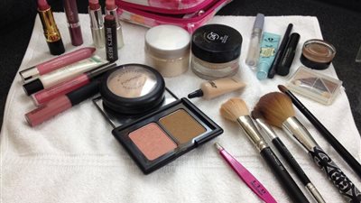 مكياج العروسة.. 3 أدوات ضرورية داخل شنطتك المتحركة