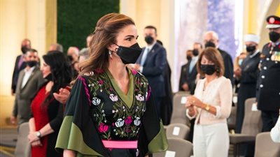 في عيد استقلال الأردن.. الملكة رانيا تلفت الأنظار بإطلالة مصرية 100%