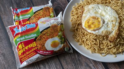 تحذير.. تناول الإندومي يؤدي إلى الإصابة بالسرطان وأمراض القلب