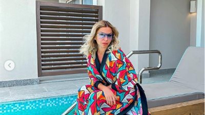 إطلالة جديدة لـ «رزان مغربي» من حمام السباحة