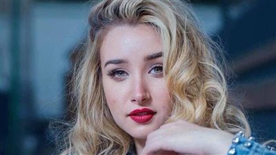 بـ«بطن مكشوف».. هنا الزاهد تصدم جمهورها بصورة جريئة 