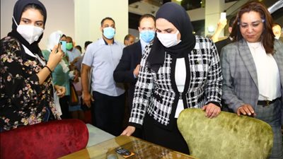 وزيرة التضامن تطلق حملة لتجهيز الفتيات.. ومليون جنيه أول مبيعات معرض ديارنا