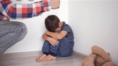 مركز الأزهر العالمي للفتوى: إهانة الطفل الدائمة بزعم تربيته أمر محرم