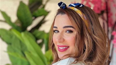  أسما شريف منير تستعرض رشاقتها.. بفستان أحمر