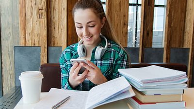 أبرزها تنظيم غرفة المذاكرة.. تعرفي على أهم 4 خطوات النجاح في الامتحانات