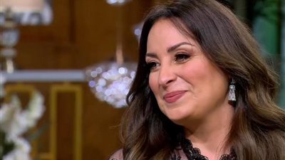 صور جديدة لـ نرمين الفقي مع إحدى صديقاتها