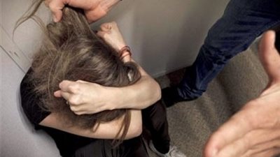 ضربني وقص شعري.. 