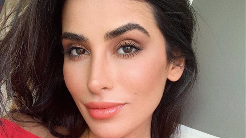 لصاحبات البشرة« الفاتحة