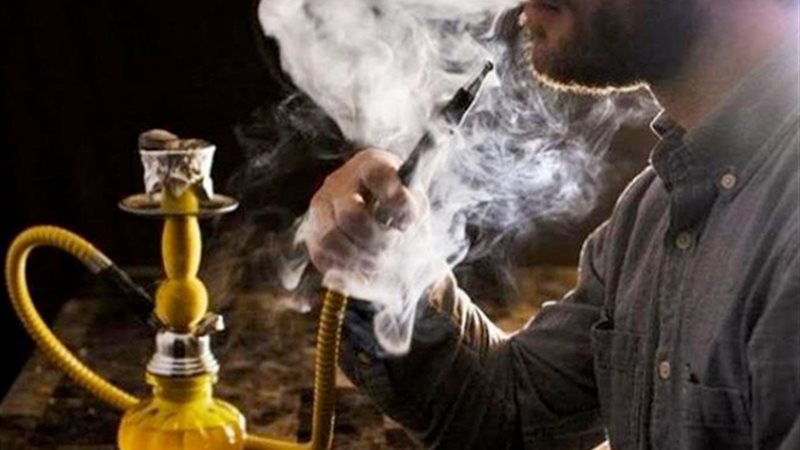 تدخين ساعة شيشة يعادل