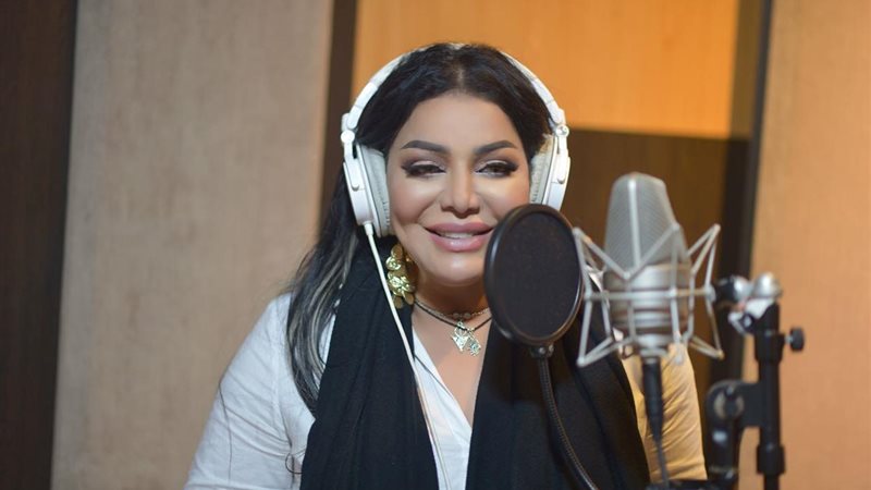 «خانها زوجها مع الخدامة»..