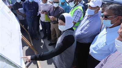 حبًا في الرئيس السيسي.. مواطن يتبرع بأرضه لمشروع القطار الكهربائي