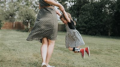 إزاي أقنع بنتي باختيار ملابس لائقة| فيديو