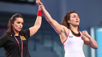 «اللي زيك بتتجوز؟!».. بطلة المصارعة: واجهت كلام الناس بأغاني المهرجانات| فيديو