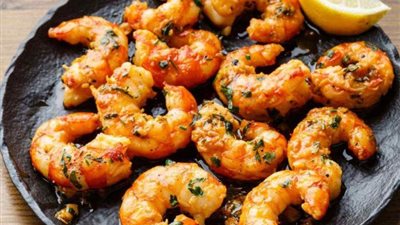 تعرفي على أسهل طريقة لتحضير الجمبري المسلوق بالخضار