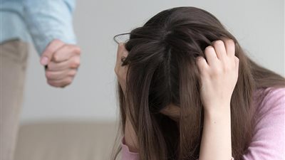 ربة منزل بالمنيب: «طليقي حطم بيتي ومزق جسدي لرفضي العودة إليه» 