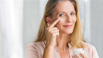 روتين العناية ببشرتك بعد مرور عمر الأربعين
