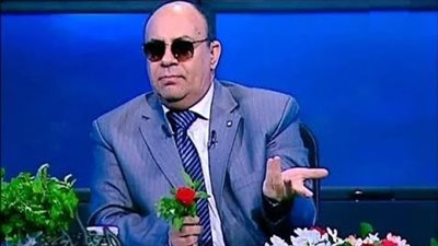 مبروك عطية لمطلقة: انتي عايزة تتجوزي عشان ترقصي وخلاص | فيديو