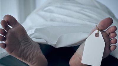 شاب يقتل والده أثناء نومه.. ويعترف للشرطة: «عايز يتجوز على أمي»