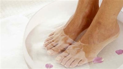 علاج سخونة القدمين عند الفتاة