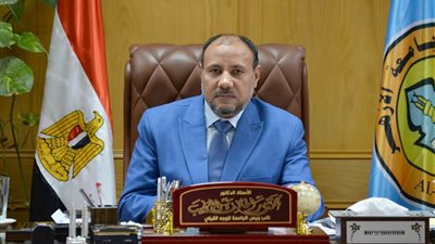 نائب رئيس جامعة الأزهر يزور الطالبتين المصابتين في إطلاق ألعاب نارية بحفل زفاف