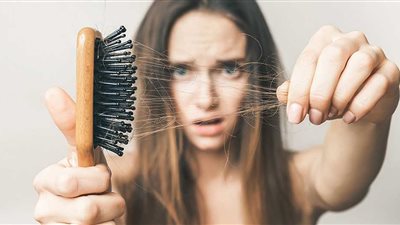 «المياه كلمة السر».. تركيبة ووصفة طبيعية لمنع تساقط الشعر | فيديو