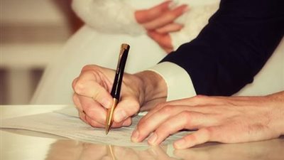 هل يجوز للزوجة الحصول على نصف ثروة زوجها في حالة الطلاق؟ عالم أزهري يجيب