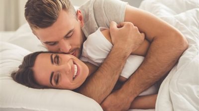 «عايزاه يحبك على طول».. 10 نصائح لتجديد السعادة الزوجية 