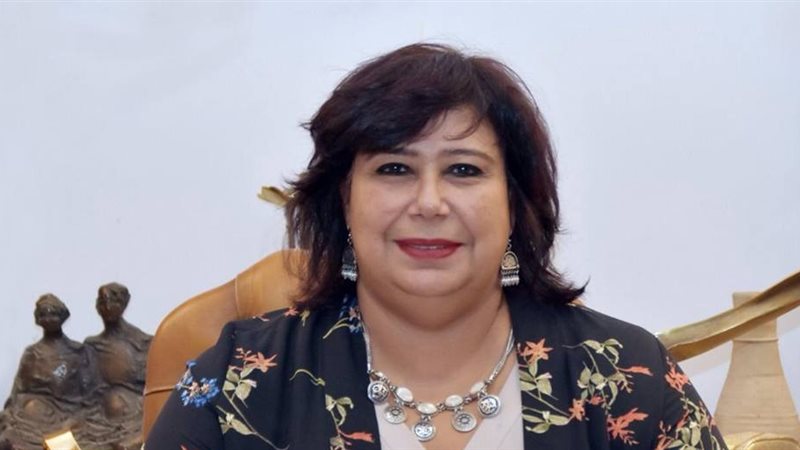 الفنانة الدكتورة