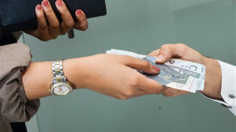 بعد إلزام مطلقة تونيسية