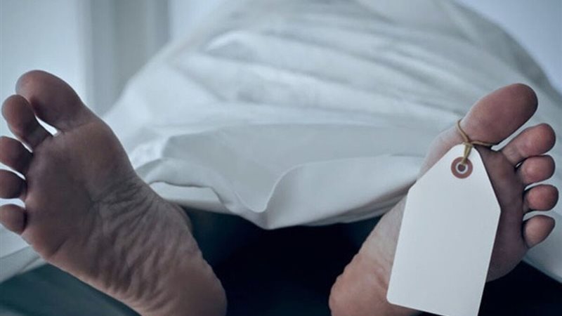 شاب يقتل والده أثناء