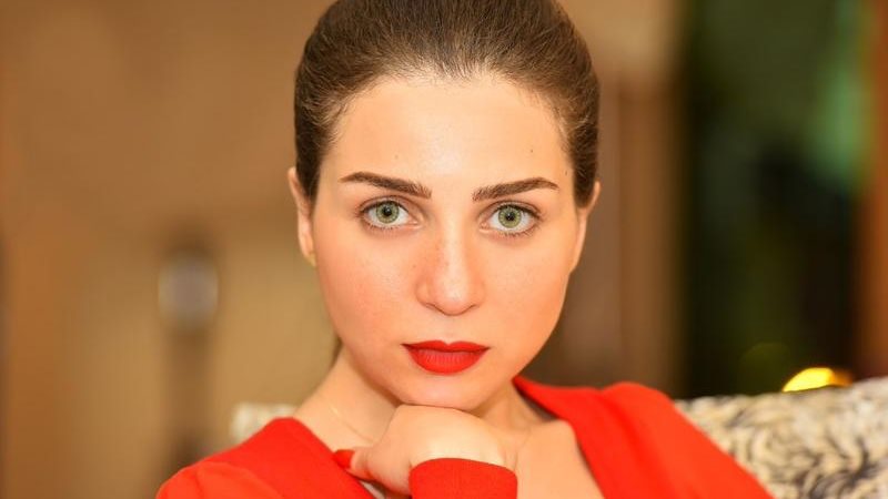 الفنانة مي عز الدين،